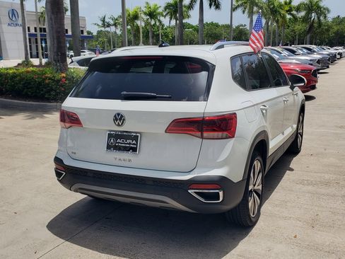 Used 2023 Volkswagen Taos SE w/ Panoramic Sunroof Package FWD image 7