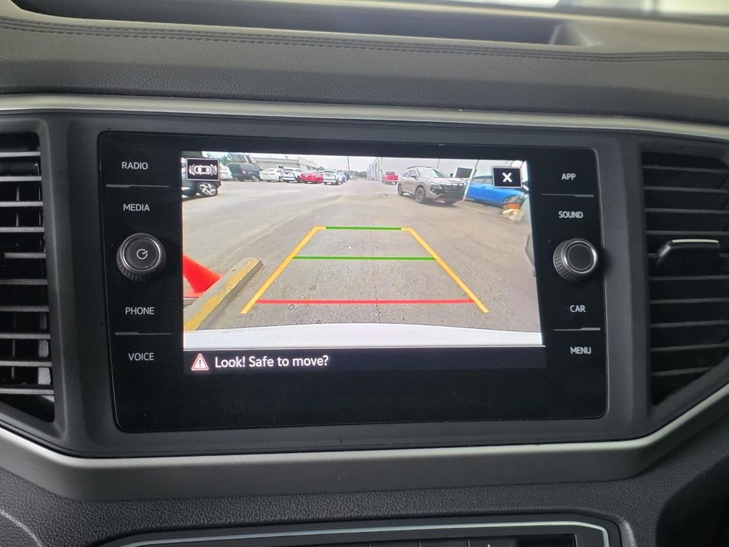 Used 2021 Volkswagen Atlas Cross Sport SE w/ Panoramic Sunroof Package FWD image 16