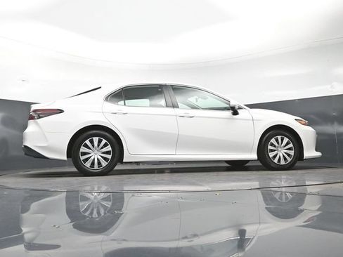 Used 2022 Toyota Camry LE FWD image 31