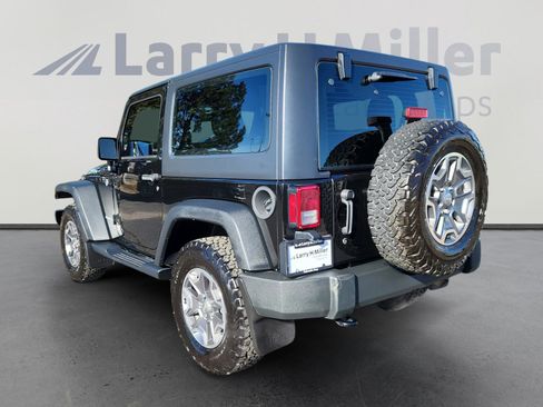 Used 2017 Jeep Wrangler Rubicon w/ Power Convenience Group image 3