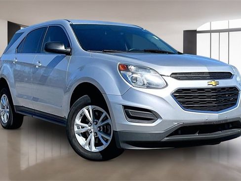 Used 2017 Chevrolet Equinox LS image 3