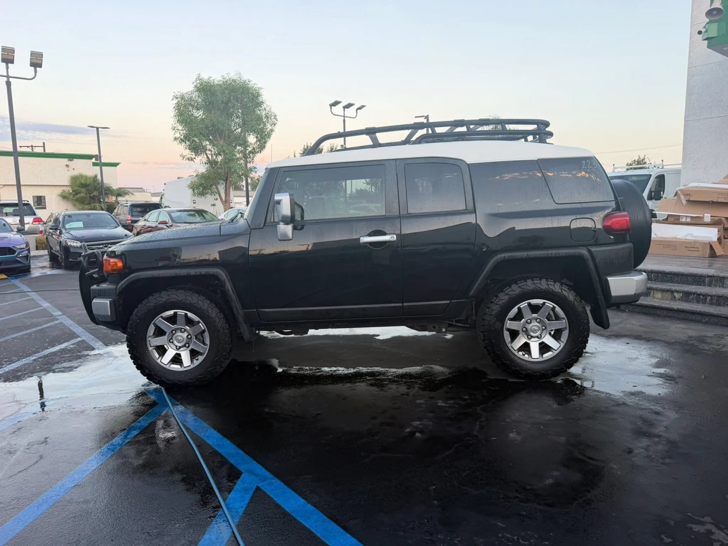Used 2014 Toyota FJ Cruiser 4WD w/ Upgrade Package image 5