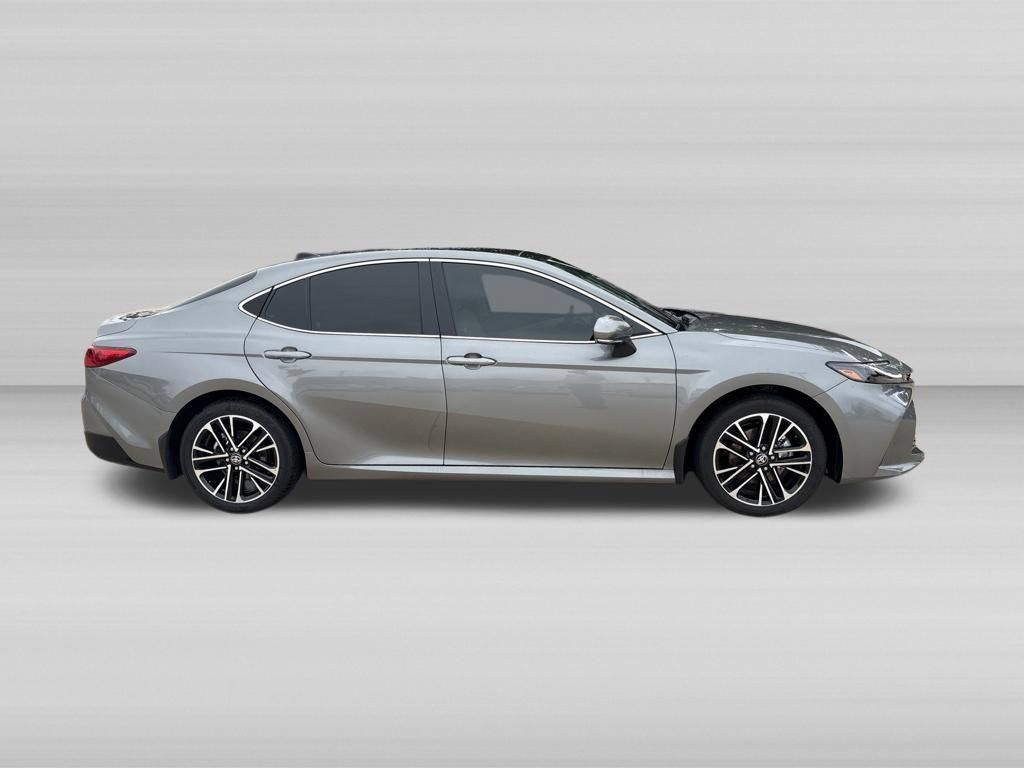 Used 2026 Toyota Camry XLE AWD/4WD image 3