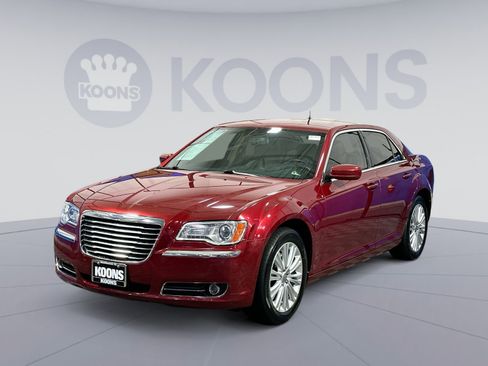 Used 2014 Chrysler 300 AWD w/ Driver Convenience Group image 1