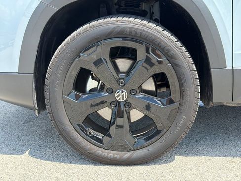 Certified 2025 Volkswagen Taos SEL AWD/4WD image 31