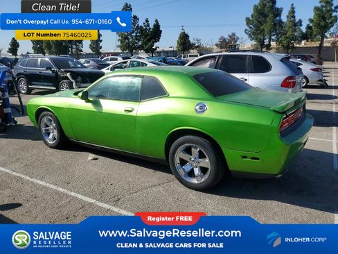 Used 2014 Dodge Challenger SXT image 3