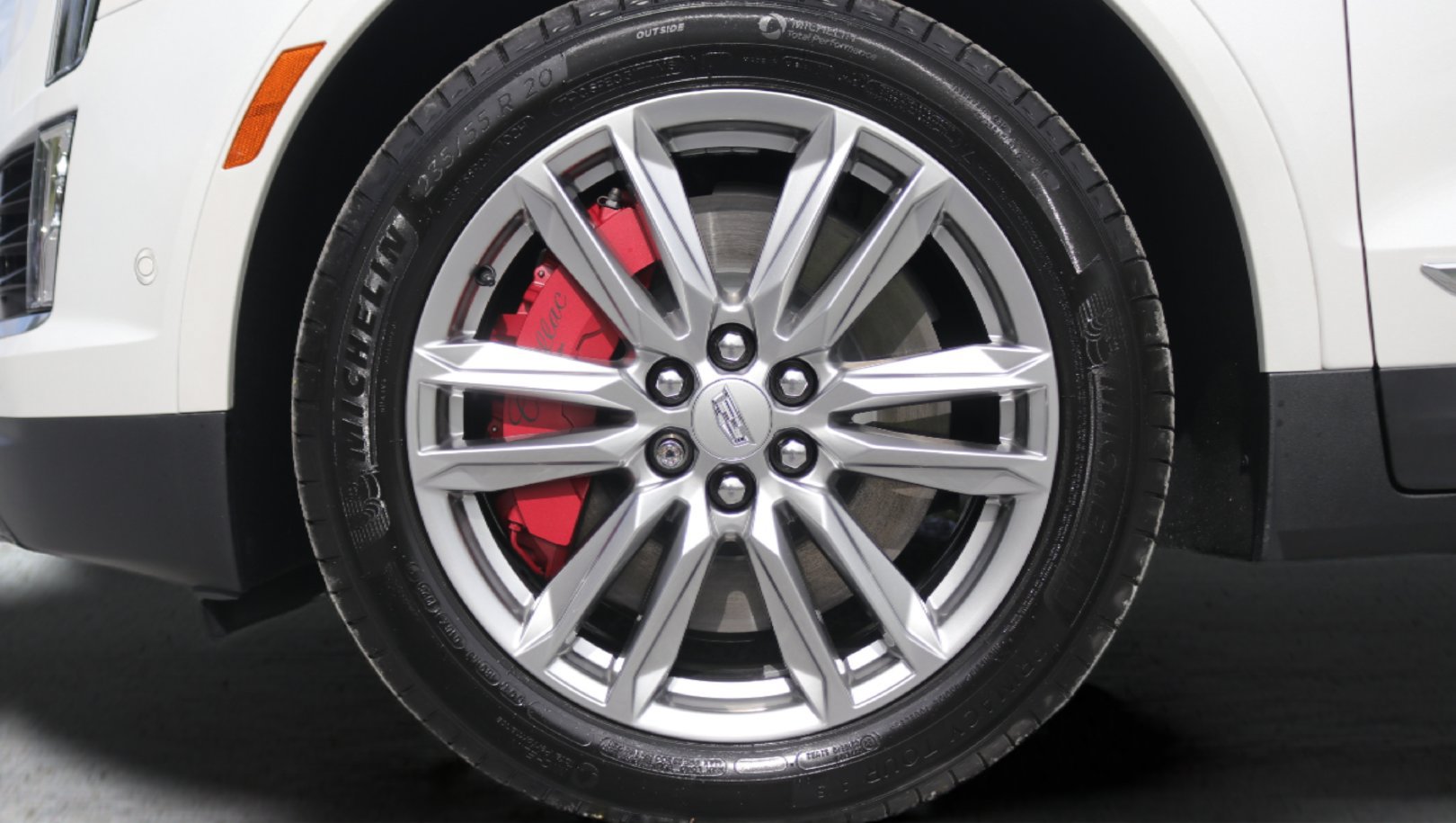 Used 2024 Cadillac XT5 Sportv w/ Technology Package AWD/4WD image 9