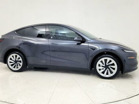 Used 2026 Tesla Model Y Long Range RWD image 12