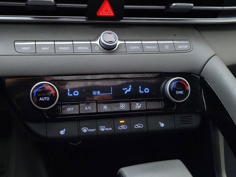 Used 2024 Hyundai Elantra SEL w/ Convenience Package image 19