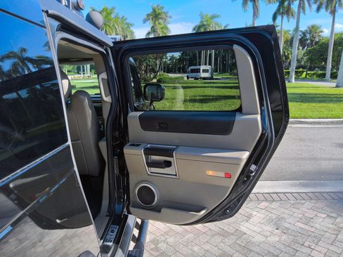 Used 2003 HUMMER H2 w/ Preferred Equipment Group AWD/4WD image 28