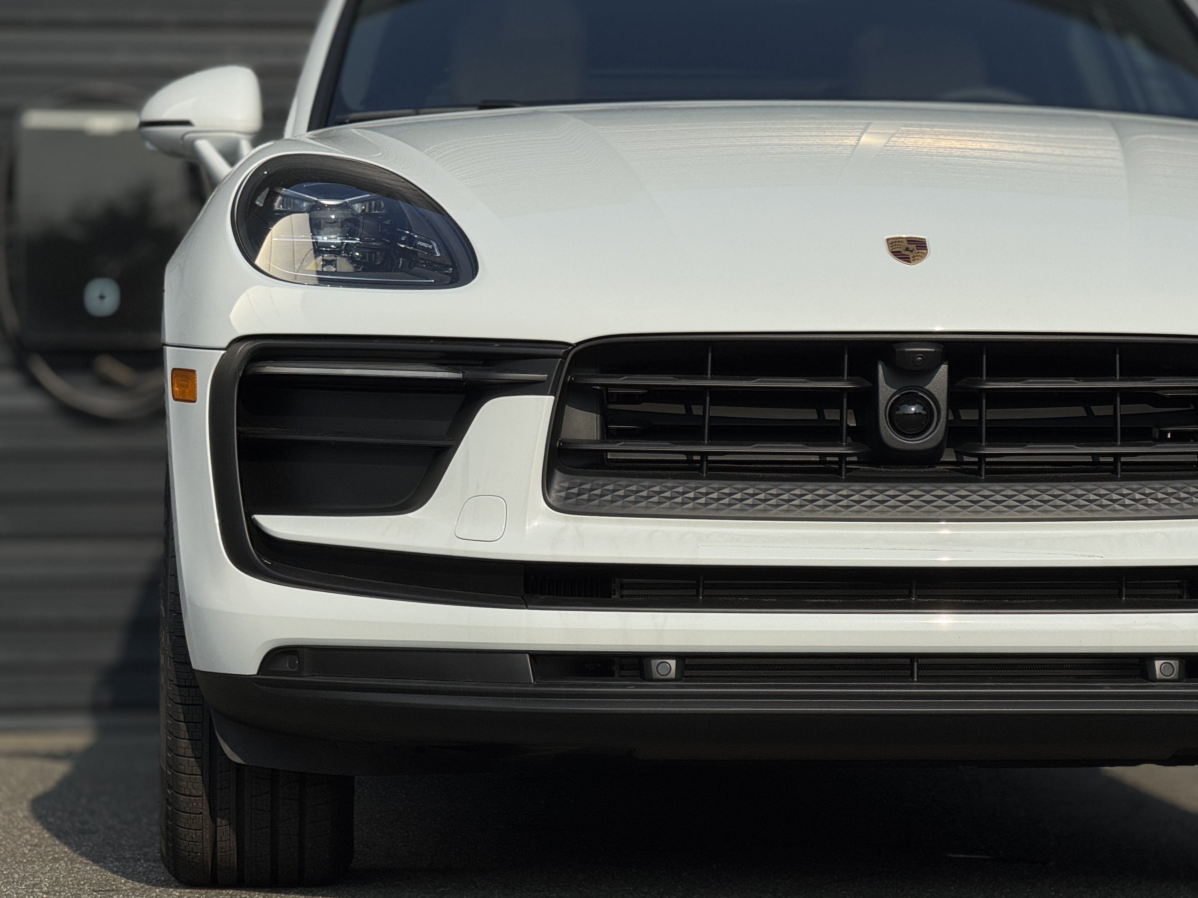 Certified 2025 Porsche Macan AWD/4WD image 14