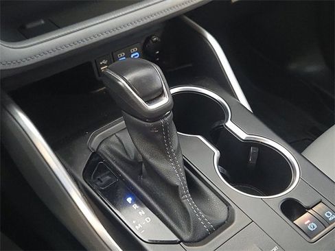 Used 2022 Toyota Highlander XLE image 19