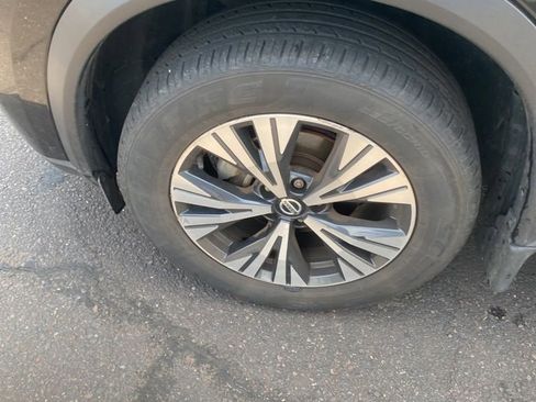 Used 2021 Nissan Rogue SV w/ Premium Package image 27