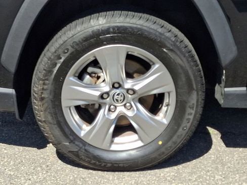 Used 2025 Toyota RAV4 XLE FWD image 8