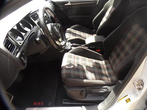 Used 2018 Volkswagen GTI SE FWD image 15