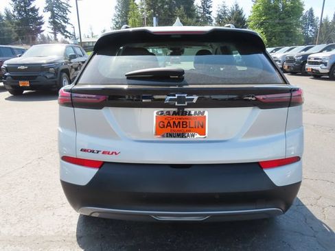 Used 2023 Chevrolet Bolt EUV LT w/ Convenience Package FWD image 7