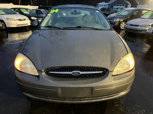Used 2004 Ford Taurus SE image 3