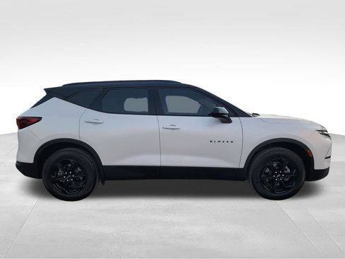 Used 2025 Chevrolet Blazer LT w/ Convenience Package FWD image 8