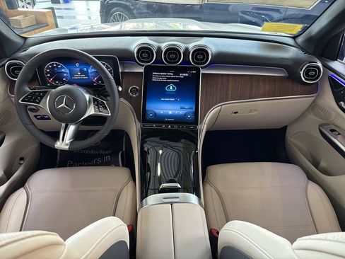 Certified 2025 Mercedes-Benz GLC 300 4MATIC image 21
