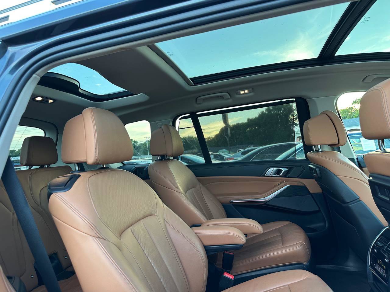Used 2020 BMW X7 xDrive40i w/ Premium Package AWD/4WD image 38