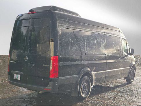 Used 2024 Mercedes-Benz Sprinter 2500 image 3
