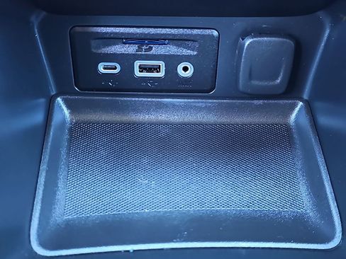 Used 2022 GMC Terrain SLT image 25