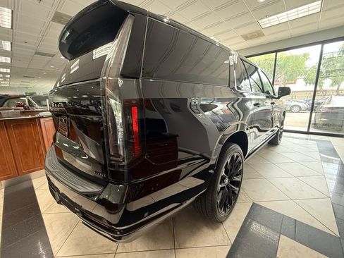 Used 2026 Cadillac Escalade ESV Platinum Sport w/ LPO, ONYX Package AWD/4WD image 5