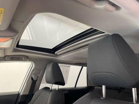 Used 2019 Toyota RAV4 XLE w/ Convenience Package AWD/4WD image 7