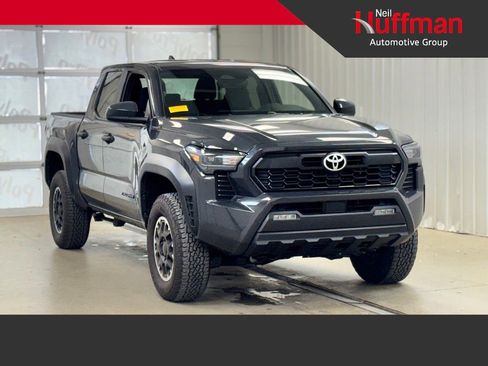 Used 2025 Toyota Tacoma TRD Off-Road AWD/4WD image 1