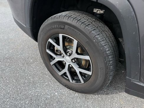 Used 2023 Jeep Grand Cherokee L Limited image 10