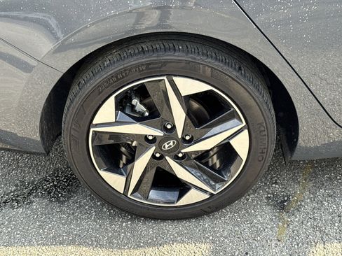 Used 2023 Hyundai Elantra Limited image 17