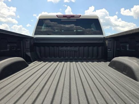 Used 2024 GMC Sierra 2500 AT4 w/ AT4 Premium Plus Package AWD/4WD image 11