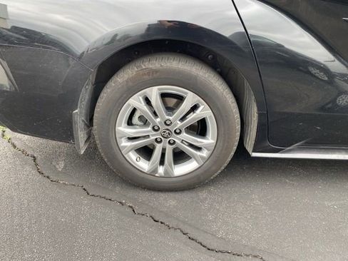 Used 2021 Toyota Sienna Platinum AWD/4WD image 10