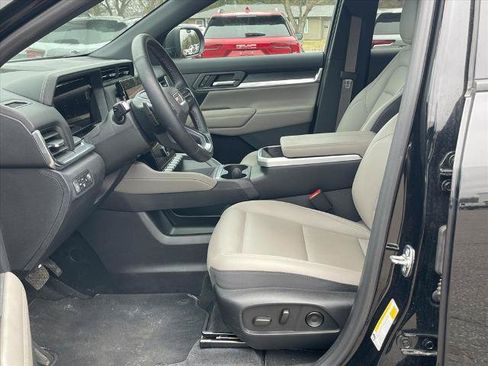 Used 2025 GMC Terrain Elevation w/ Elevation Premium Package AWD/4WD image 6