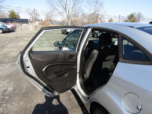 Used 2017 Ford Fiesta SE image 17
