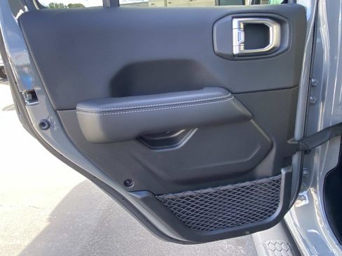 Used 2023 Jeep Wrangler Sahara w/ Cold Weather Group image 17