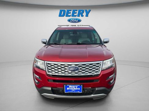 Used 2017 Ford Explorer Platinum image 3