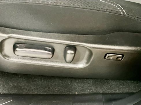 Used 2023 Toyota Tacoma TRD Off-Road image 15