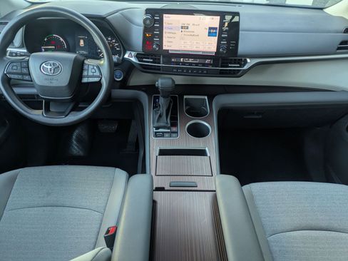 Used 2024 Toyota Sienna LE image 20