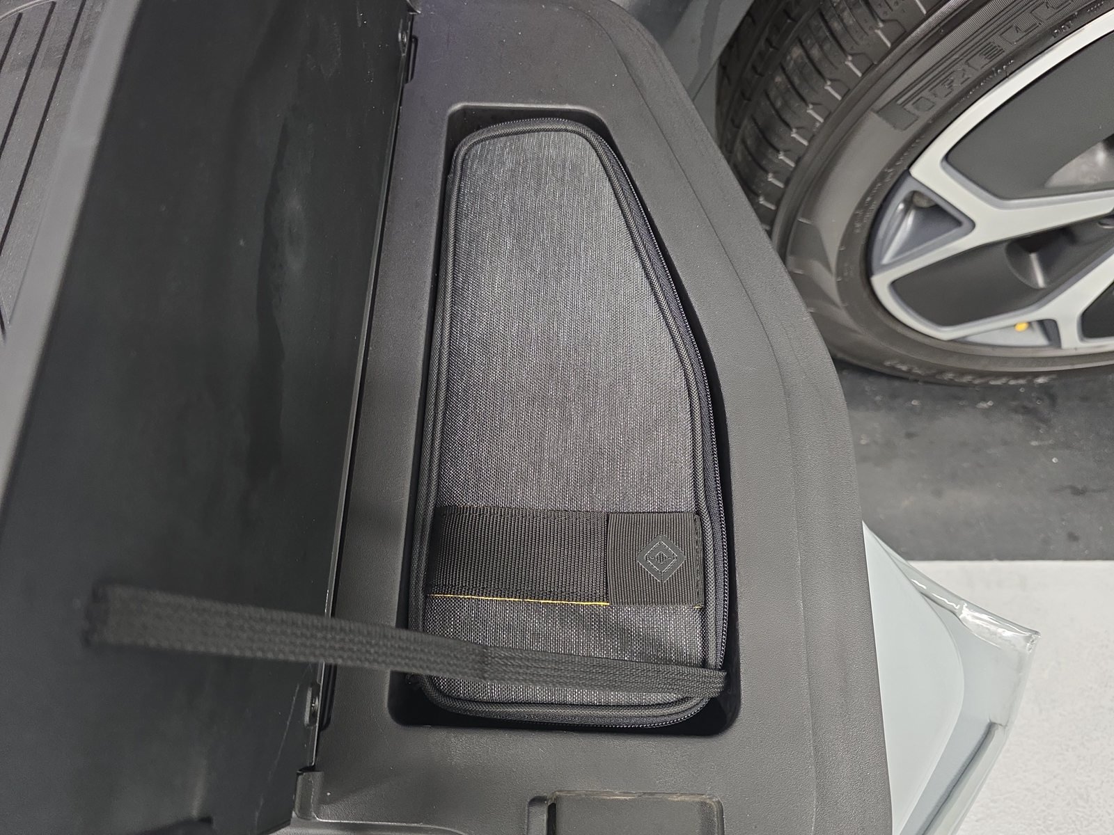 Used 2023 Rivian R1T Adventure Quad AWD/4WD image 32