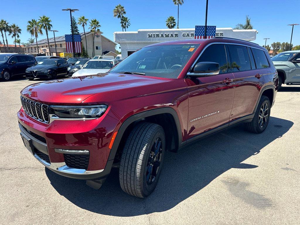 Used 2023 Jeep Grand Cherokee L Limited RWD image 11
