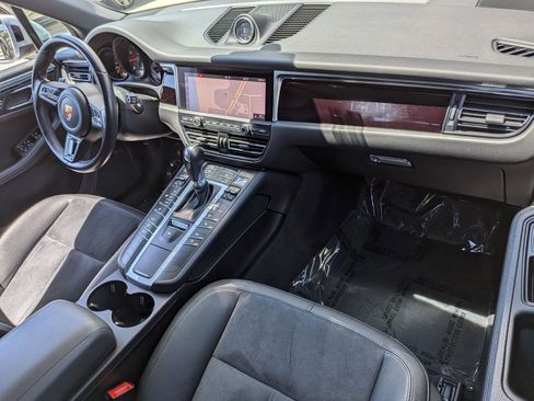 Certified 2019 Porsche Macan image 27