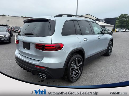 Used 2025 Mercedes-Benz GLB 250 4MATIC image 8