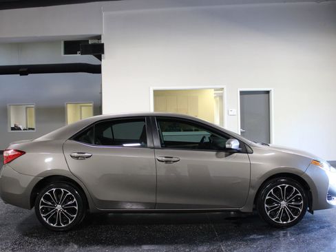 Used 2019 Toyota Corolla LE FWD image 2