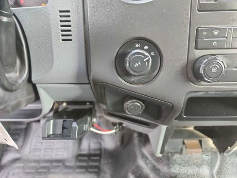 Used 2012 Ford F250 XL w/ Skid Plate Pkg image 26