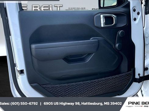 Used 2022 Jeep Wrangler Unlimited Sport image 17