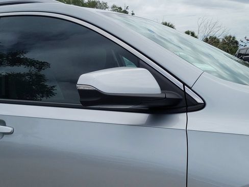 Used 2022 GMC Terrain SLT w/ LPO, Floor Liner Package FWD image 8