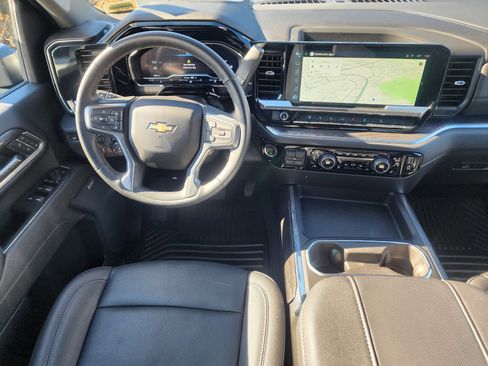 Used 2025 Chevrolet Silverado 2500 LTZ w/ LTZ Convenience Package image 21