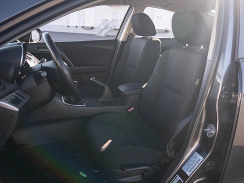 Used 2013 MAZDA MAZDA3 i Touring image 27