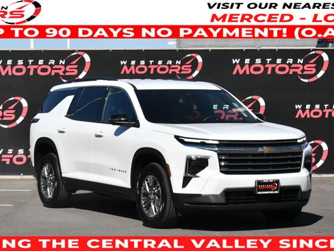 Used 2024 Chevrolet Traverse LT image 1
